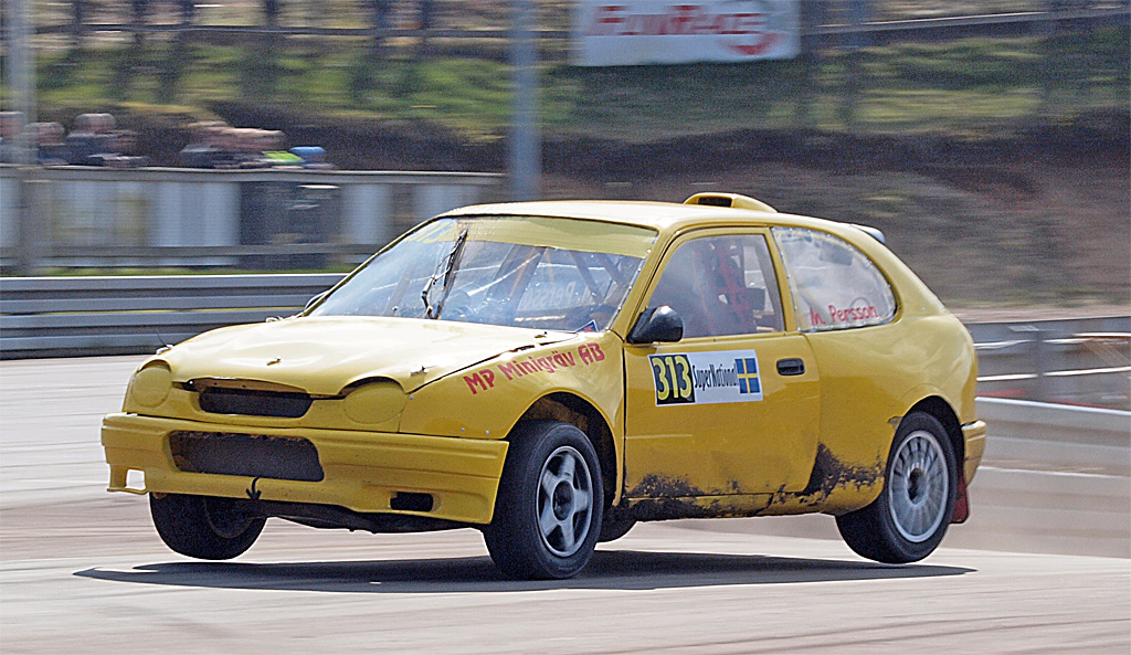 Mikael Persson er klar til spektakulært race i sin ombyggede Toyota Corolla
(Foto: Åge Keseler Kirketerp)